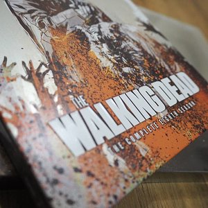 WalkingDead8_zavvi_embossing.jpg