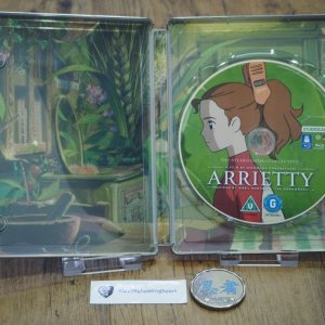 Arriettty_zavvi_steelbookinside.jpg