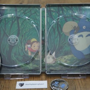 Totoro_zavvi_inside_art.jpg