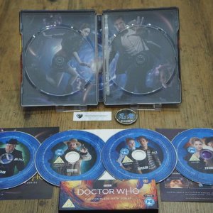 DoctorWho_s5_steelbook_discart.jpg