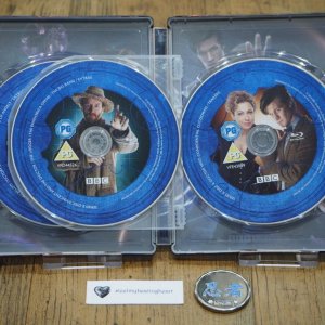 DoctorWho_s5_steelbook_inside.jpg