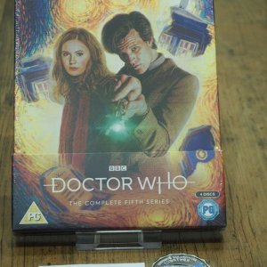 DoctorWho_s5_sealed_front.jpg