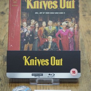 KnivesOut_zavvi_frontunsealed.jpg
