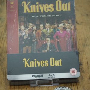KnivesOut_zavvi_frontsealed.jpg