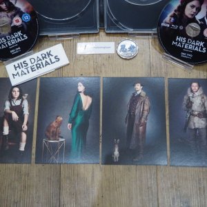HisDarkMaterials_zavvi_cards_front_zoom.jpg