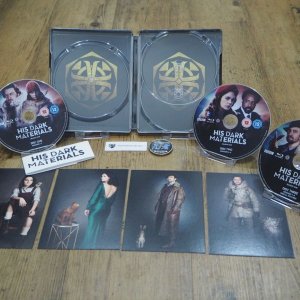 HisDarkMaterials_zavvi_cards_front.jpg