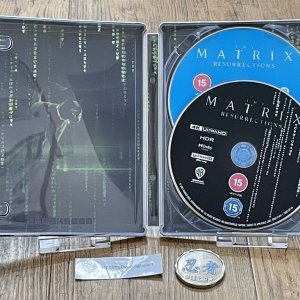 Matrix_Resurrections_zavvi_inside.jpg