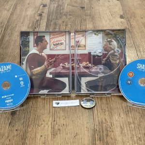 Shazam_Fury_hmv_inside.jpg