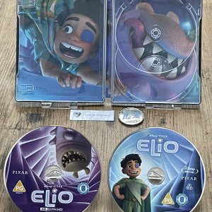 Elio_inside & disc artwork.jpg