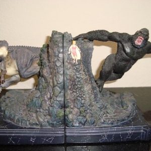 3. Kong Bookends