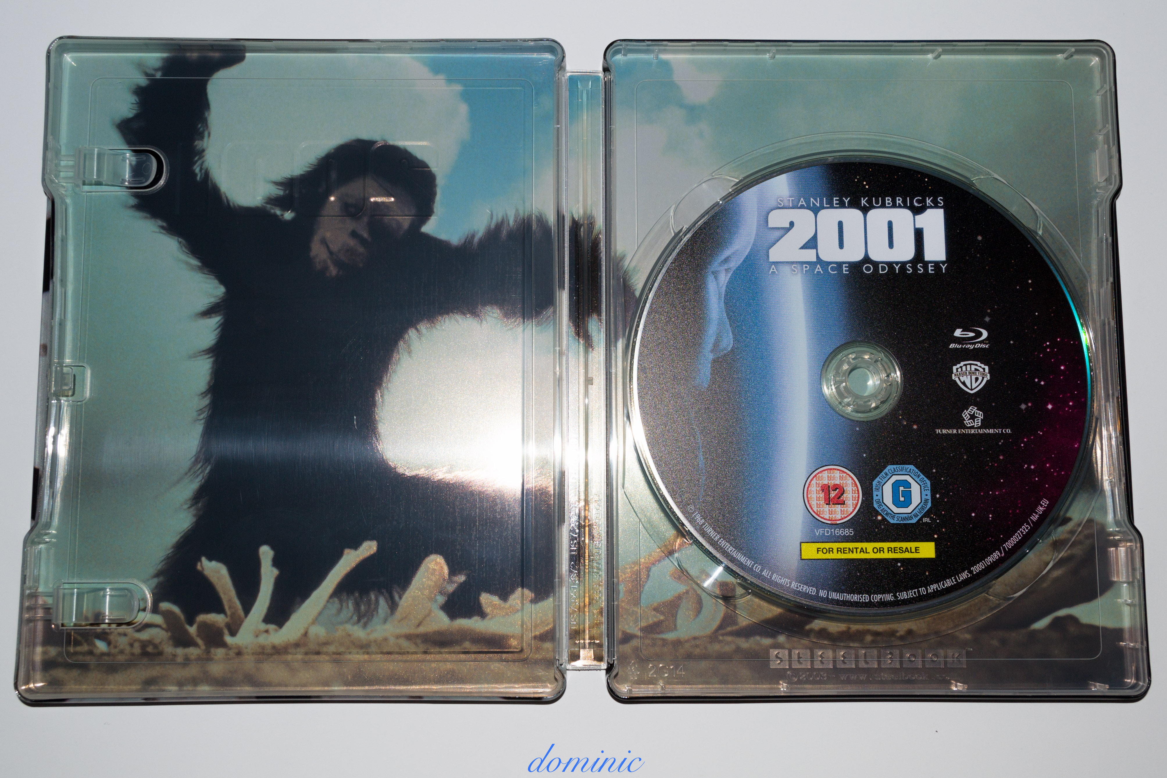 2001 A Space Odyssey (Zavvi Exclusive) - Inside with disc.jpg