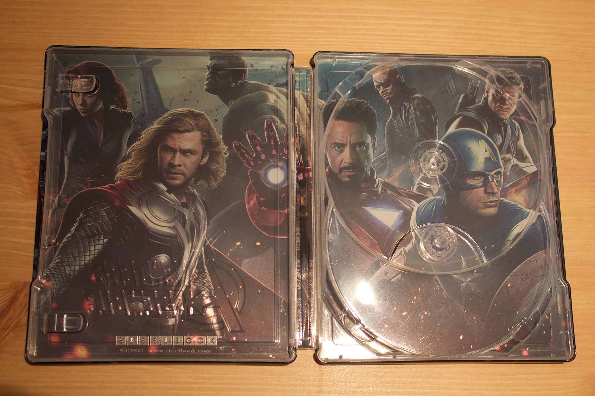 Avengers Assemble Zavvi UK Lenticular Magnet Edition - Interior