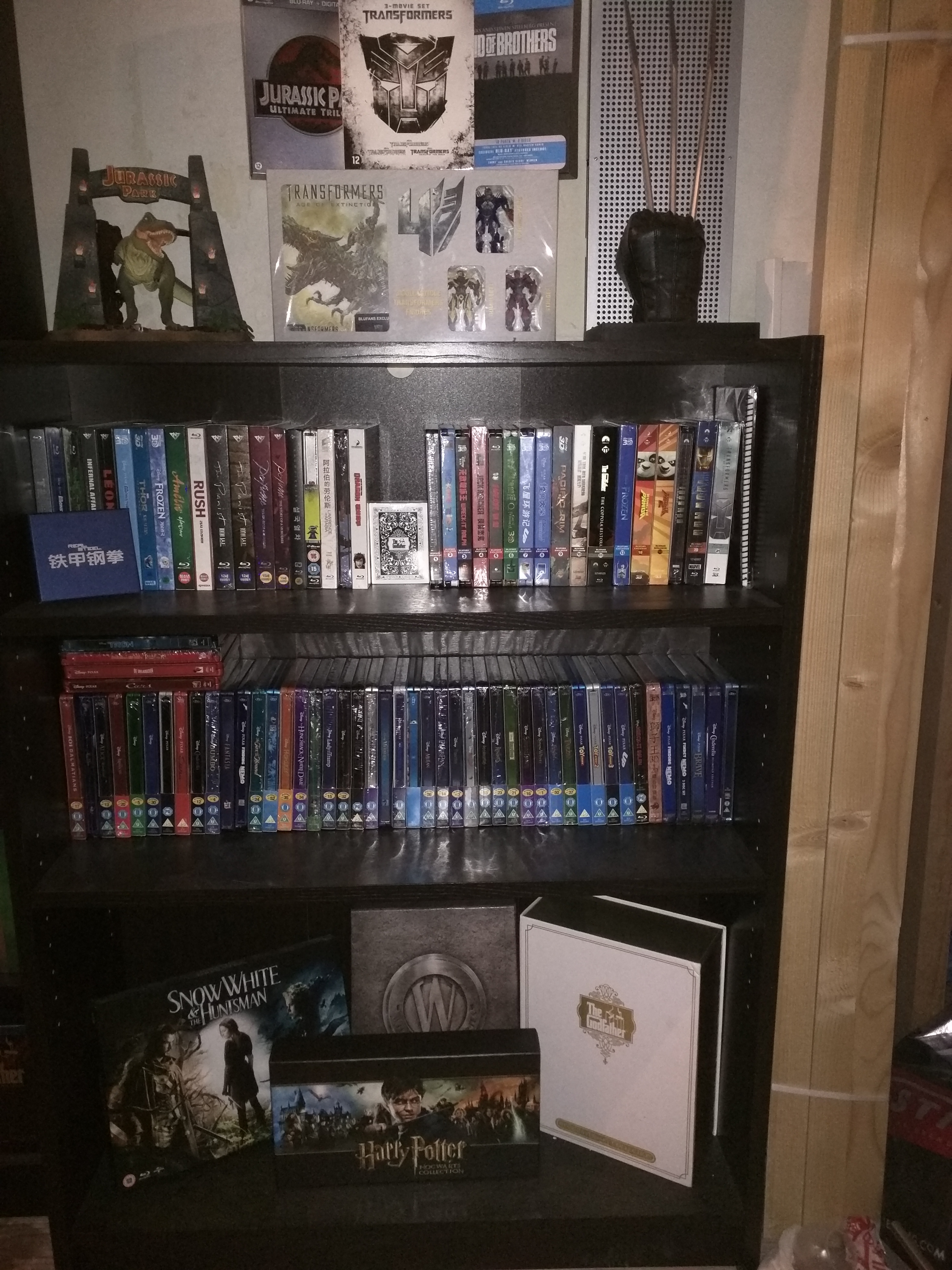 Cabinet with steels and limited editions