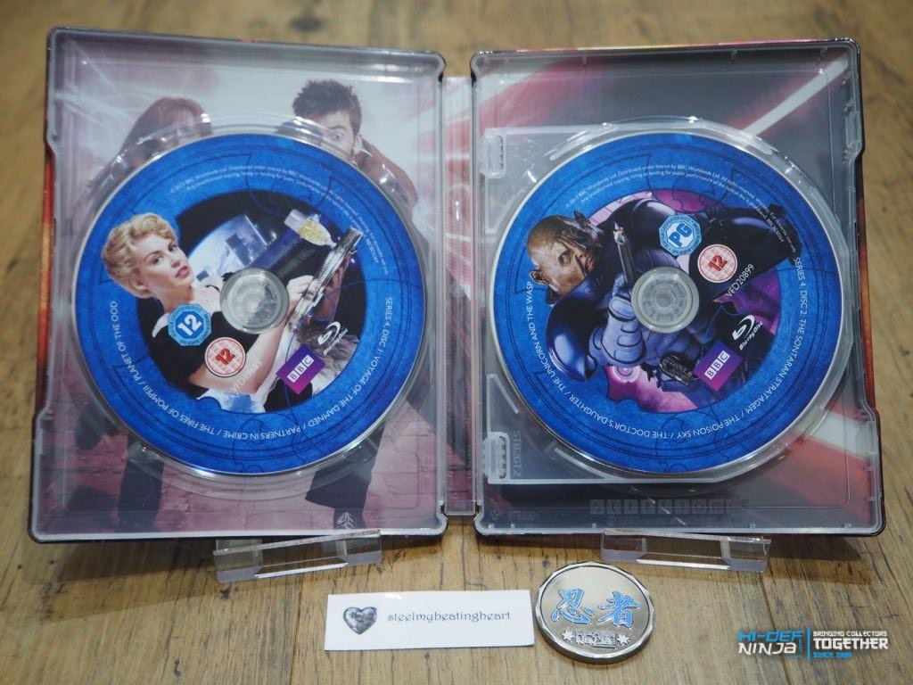 DoctorWho_4_opensteelbook_inside.jpg