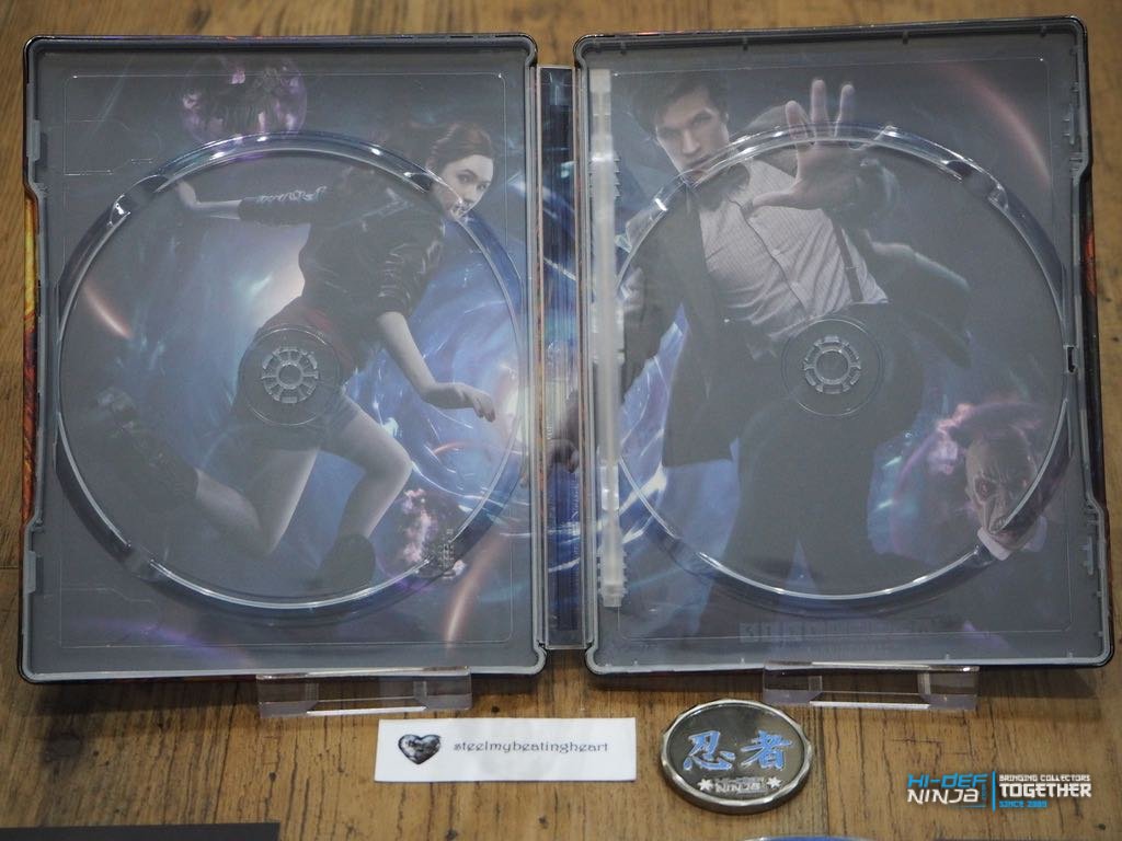 DoctorWho_s5_steelbook_insideart.jpg