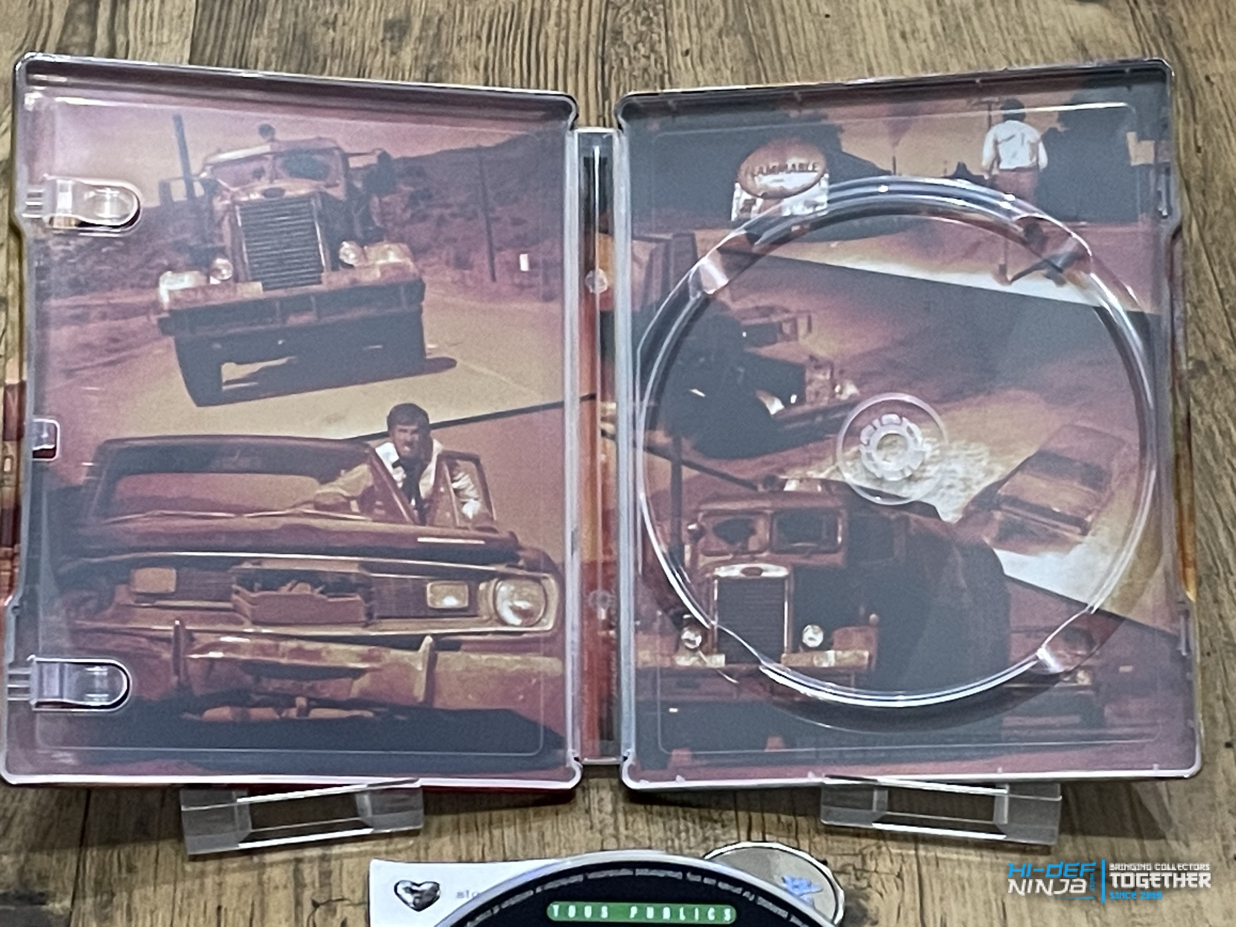 Duel_collectors_inside_artwork.jpg