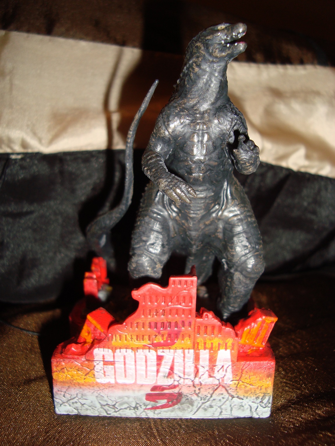 Godzilla 2014 Hallmark Ornament_2