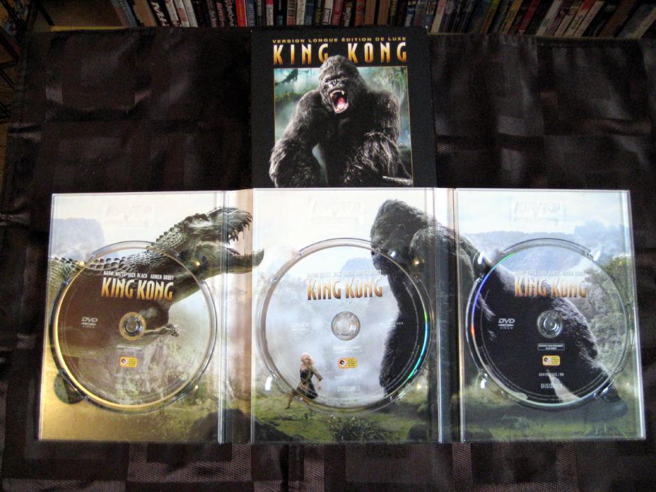 Inside of the Deluxe Edition Digipack (France)
