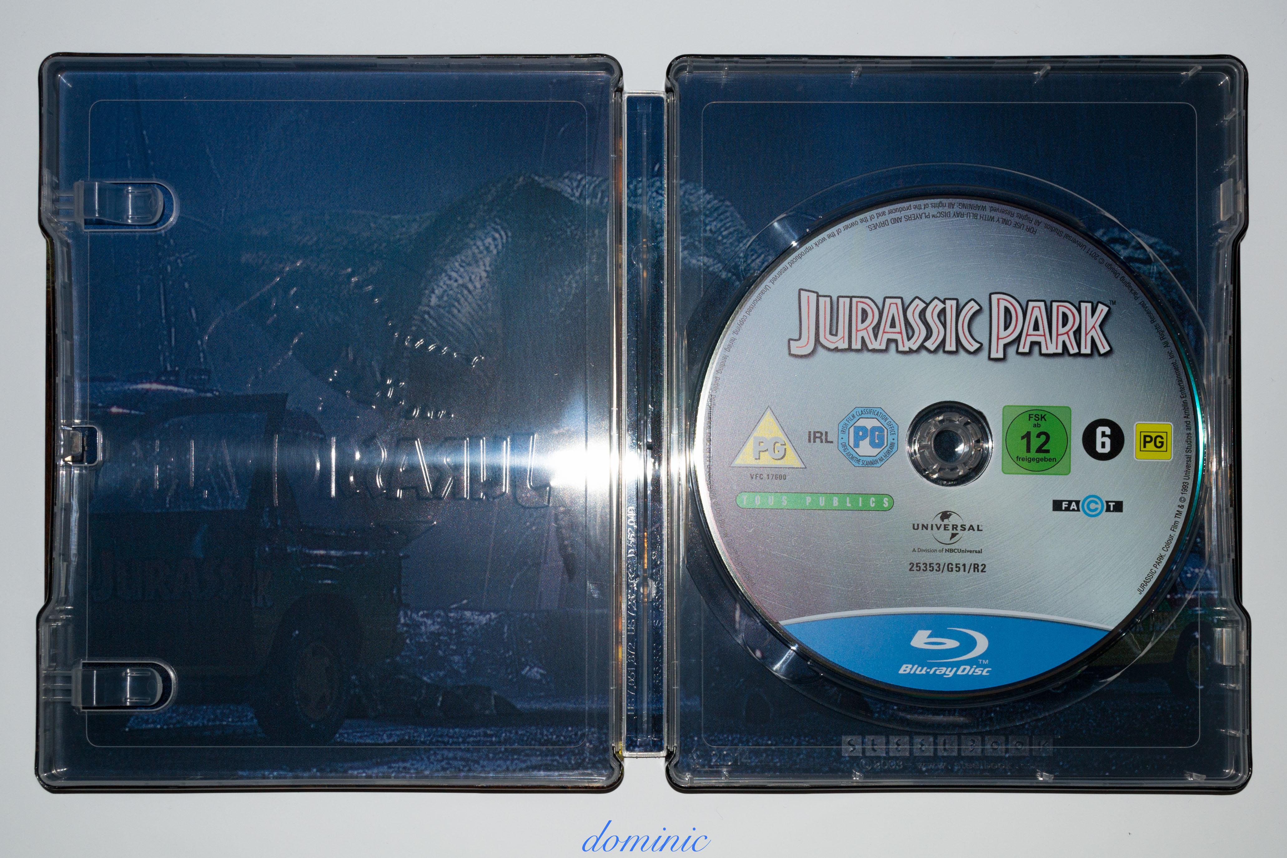 Jurassic Park - Inside with disc.jpg
