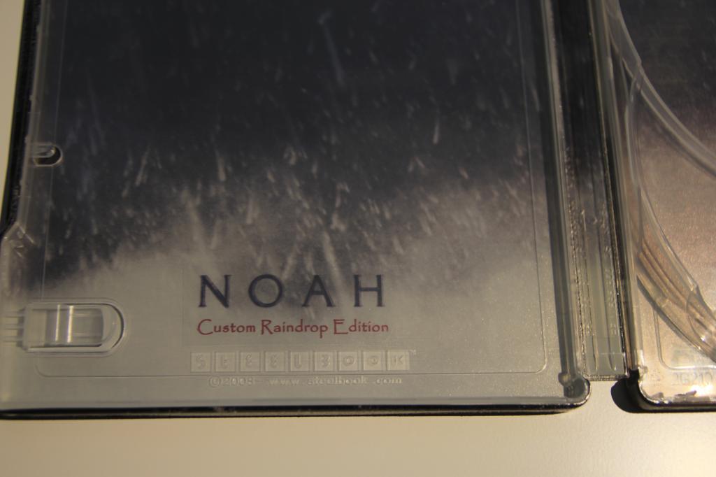 Noah Raindrop Steelbook Close-up 2