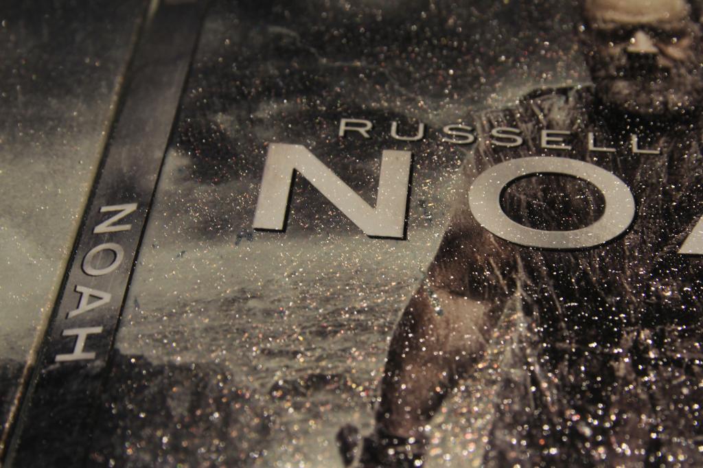 Noah Raindrop Steelbook Close-up 4