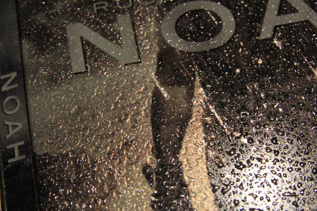 Noah Raindrop Steelbook Close-up 5