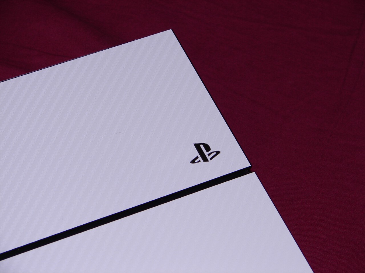 PS4 (White Carbon Fibre Skin)