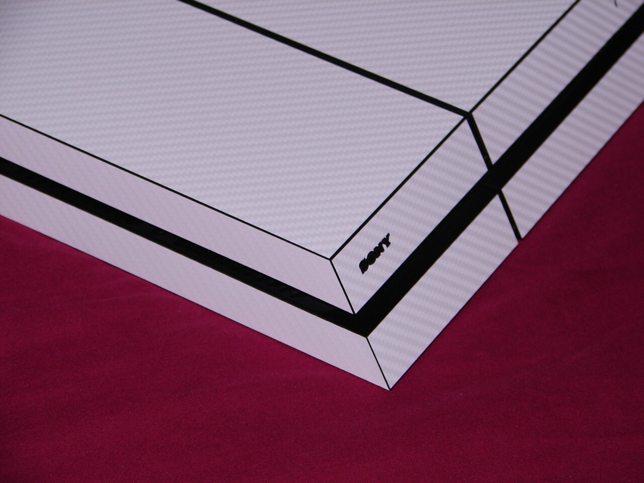 PS4 (White Carbon Fibre Skin)