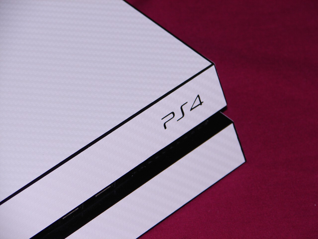 PS4 (White Carbon Fibre Skin)