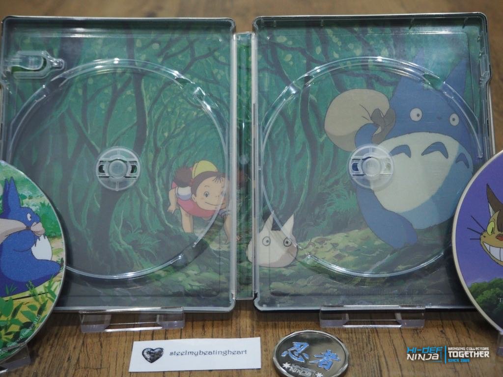 Totoro_zavvi_inside_art.jpg