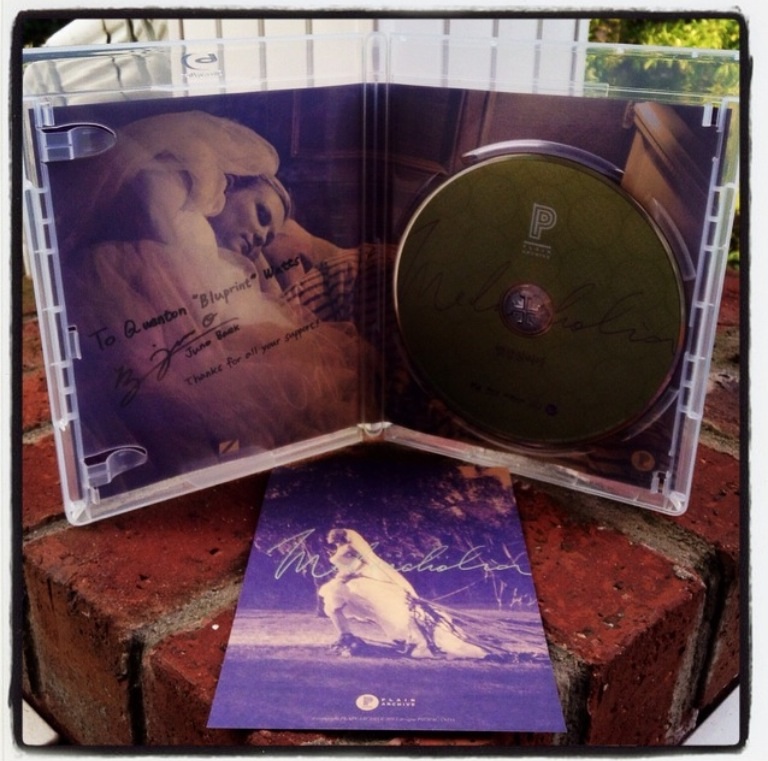 UE5 - Melancholia "Autographed" by: Juno Baek (1)