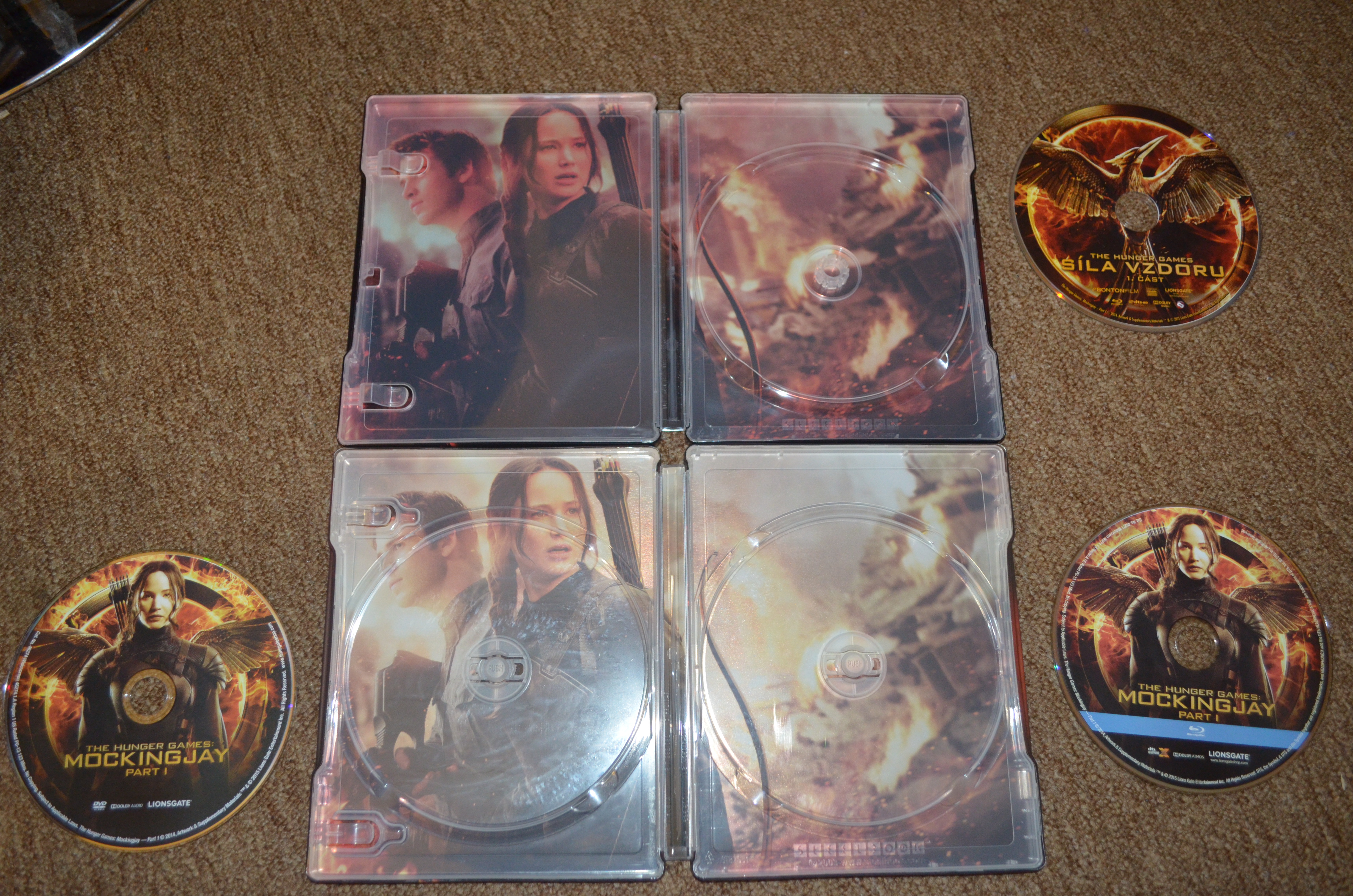 Up: Czech Steelbook - Down: Best Buy Steelbook