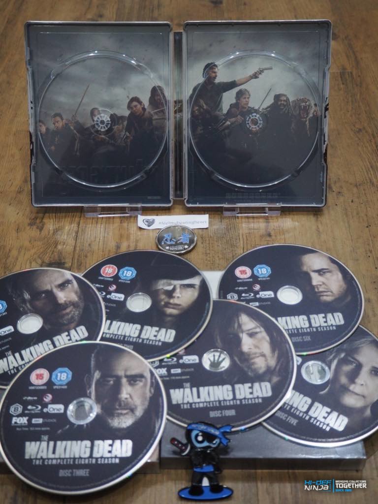 WalkingDead8_zavvi_insideanddiscart.jpg