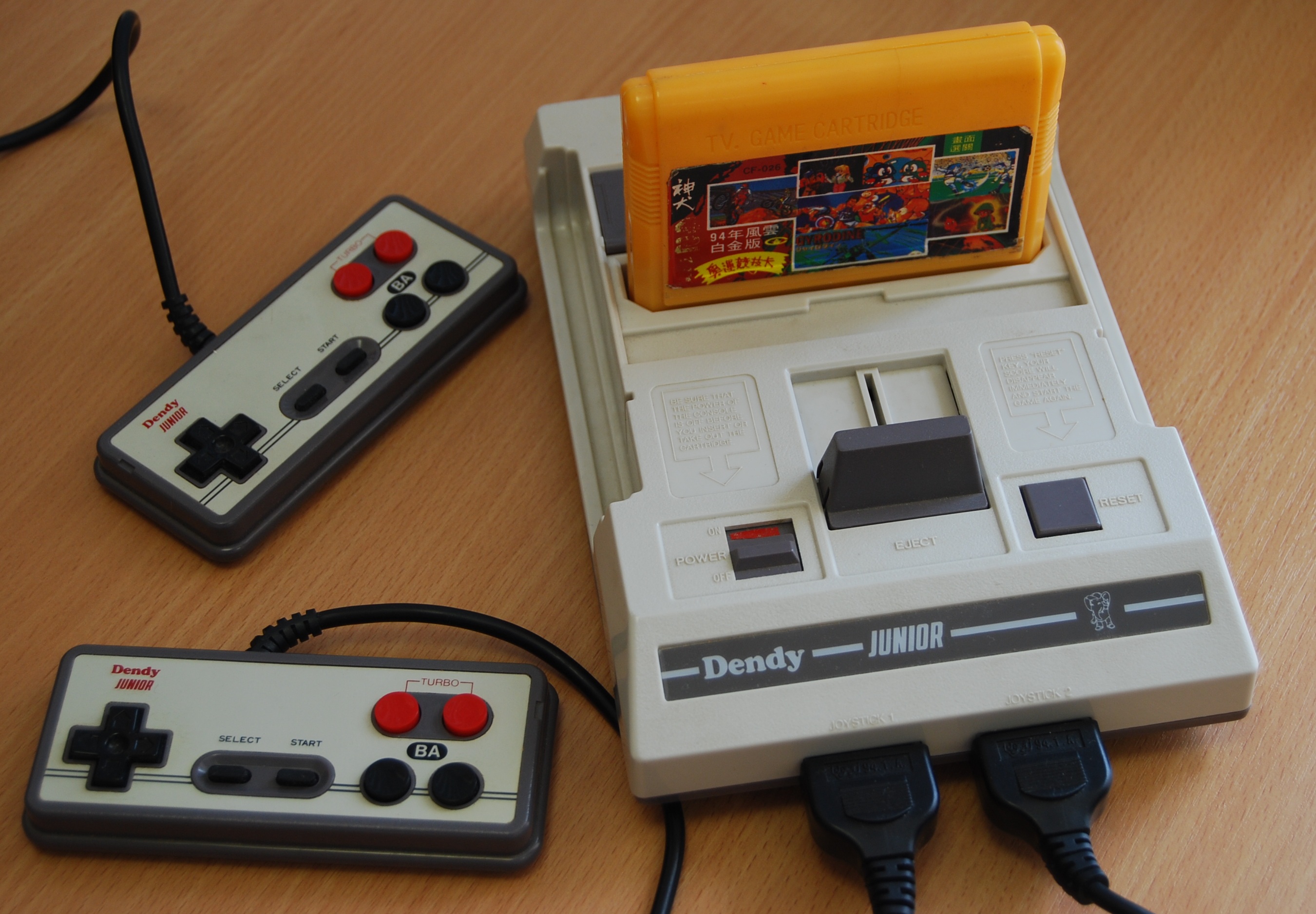 Dendy_Junior_with_cart_and_joypads.jpg