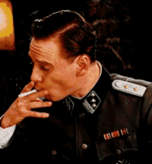 michael-fassbender-smoking.gif