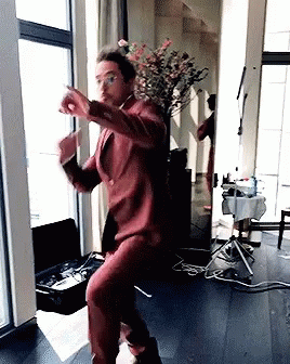 robert-downey-jr-dancing.gif