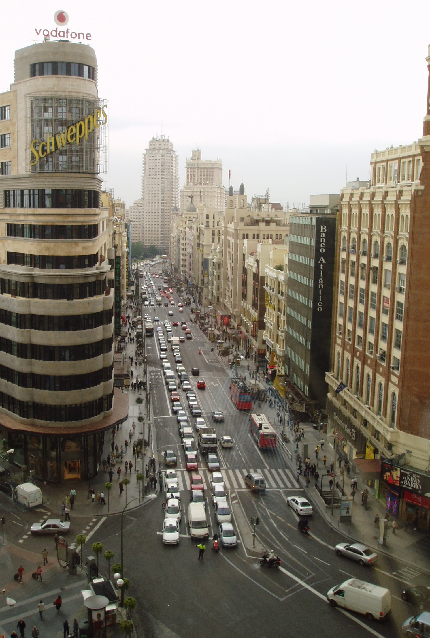 Gran_V%C3%ADa_(Madrid),_desde_Callao.jpg