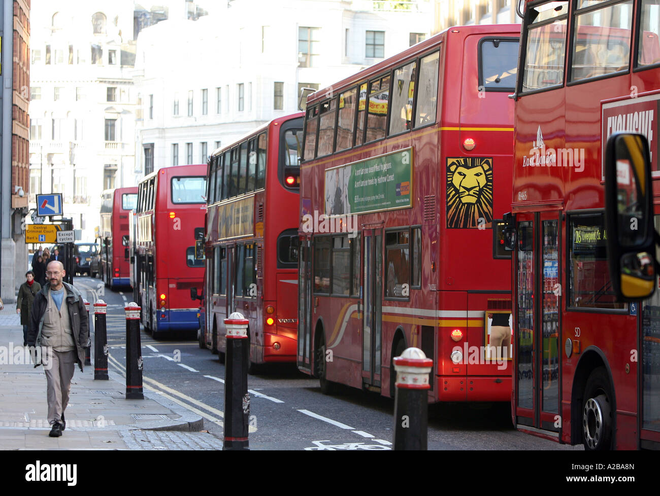 red-buses-queued-up-on-ludgate-hill-london-england-uk-A2BA8N.jpg