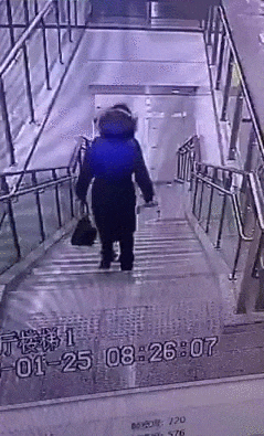 3oAt2bbxUFsJdR7b8I.gif