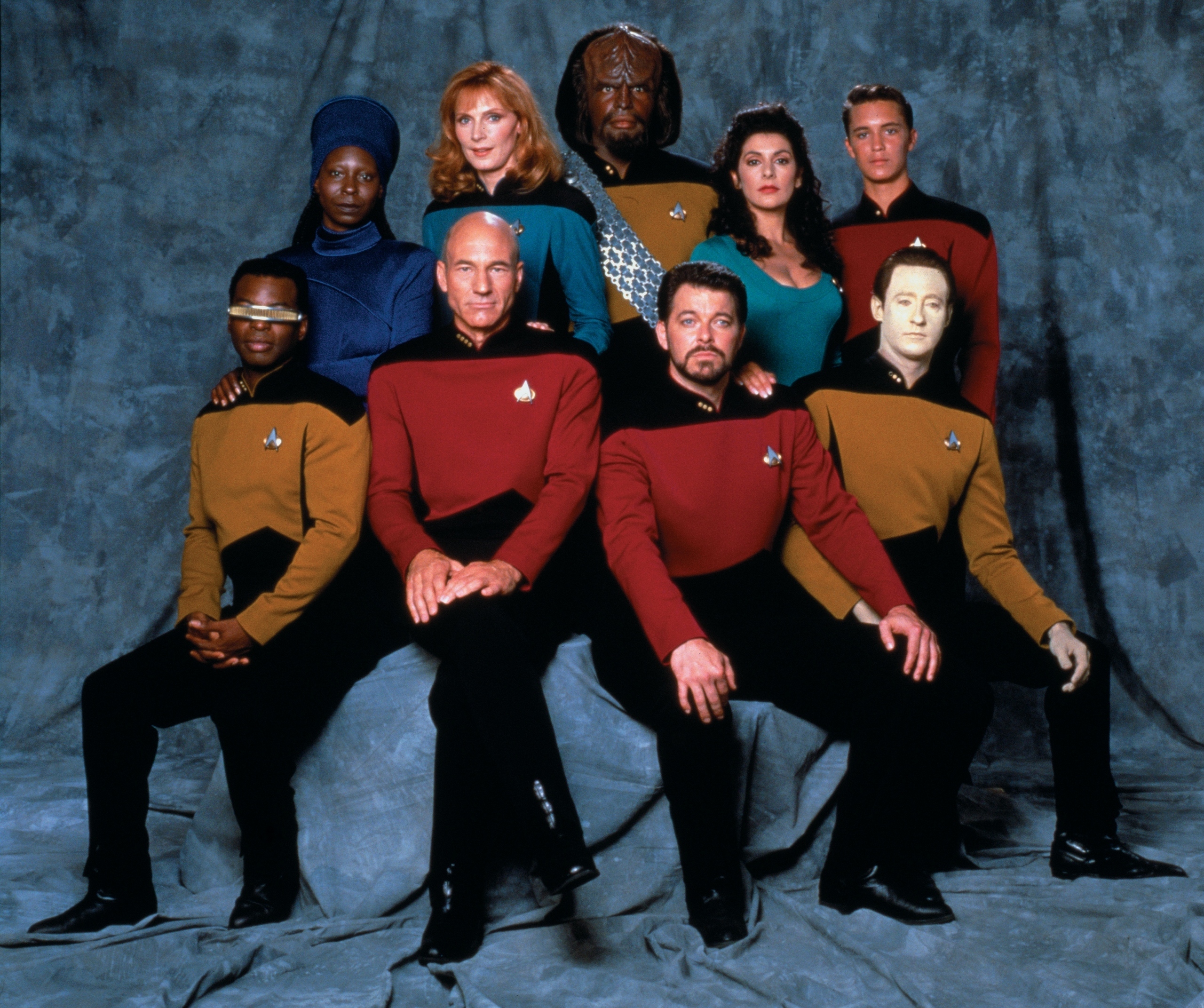 Star-Trek-The-Next-Generation-star-trek-the-next-generation-9406106-2560-2143.jpg