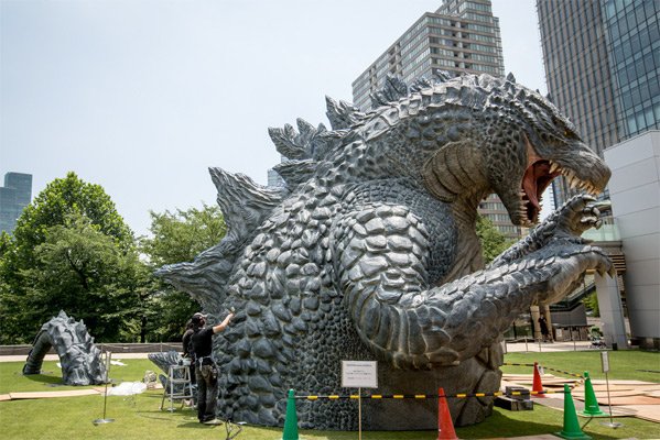GodzillabigstatueJapanfull5994.jpg
