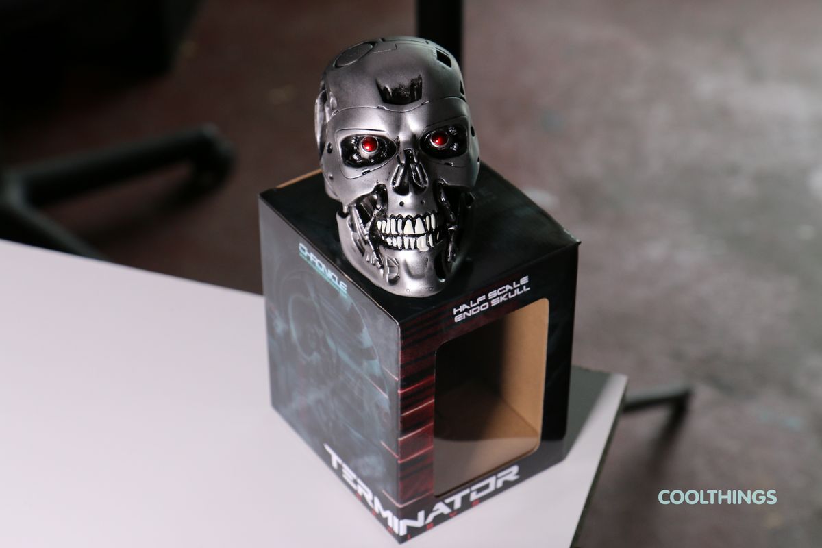 Terminator-Genisys-Endo-Skull-Half-Scale-Replica-Box.jpg