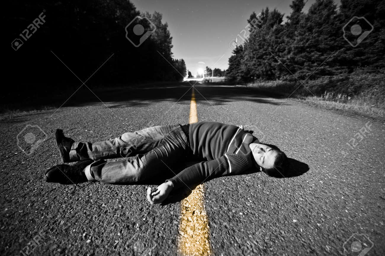 23438564-empty-road-with-dead-body-in-the-middle-at-night.jpg