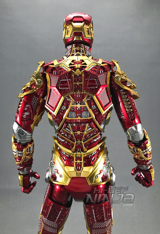 A Review and unboxing of Hot Toys Iron Man Bones Retro Armor Version Sideshow Collectibles SDCC 2017 Exclusive Hi Def Ninja Blu ray SteelBooks Pop Culture Movie News