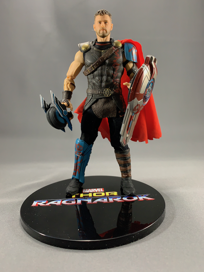 A review of Mezco's Thor and Hulk figures from their One:12